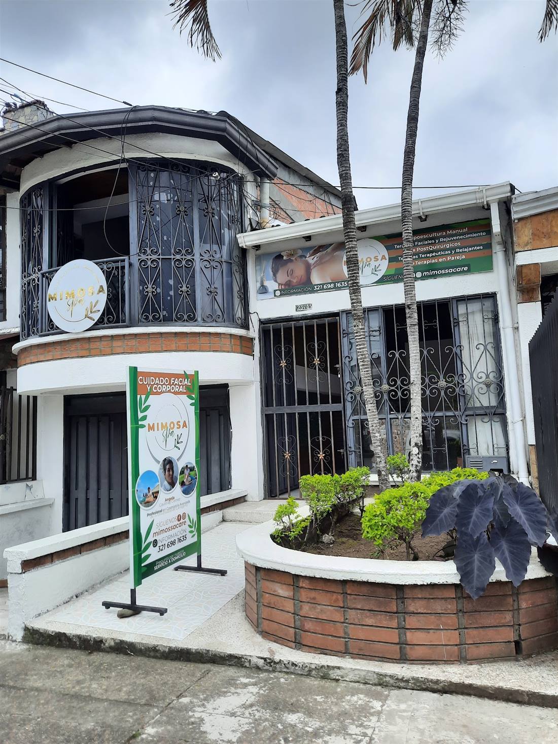 Fachada de Mimosa Spa en la Calle 13 de Armenia
